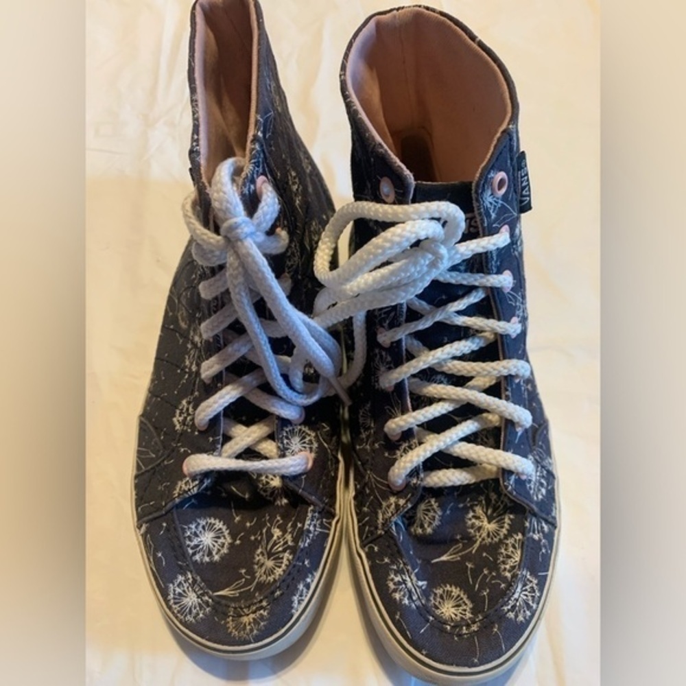 Vans sneakers Girls Size 3 Navy color with Dandelion Pattern, Pink inside